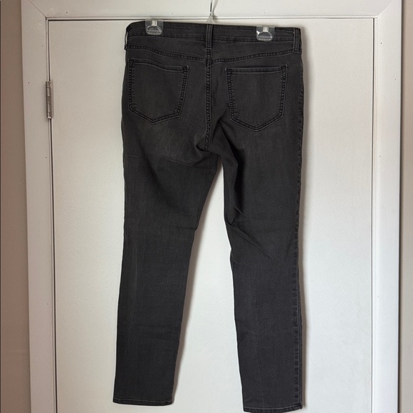 Old Navy Women's Rockstar Straight Leg Jeans - Picture 3 of 5
